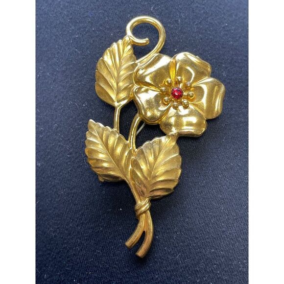 Vintage Gold-Tone Flower Brooch With Red Rhinestone Center - Picture 1 of 11